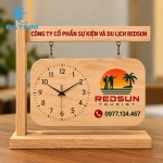 Đồng hồ gỗ để bàn in logo