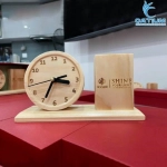 Hộp Bút Để Bàn Kèm Đồng Hồ