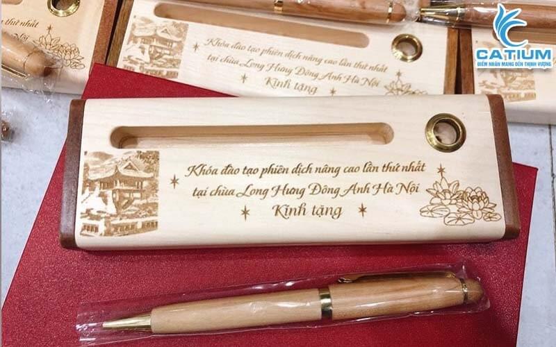 Combo hộp bút ký gỗ khắc tên tặng thầy cô