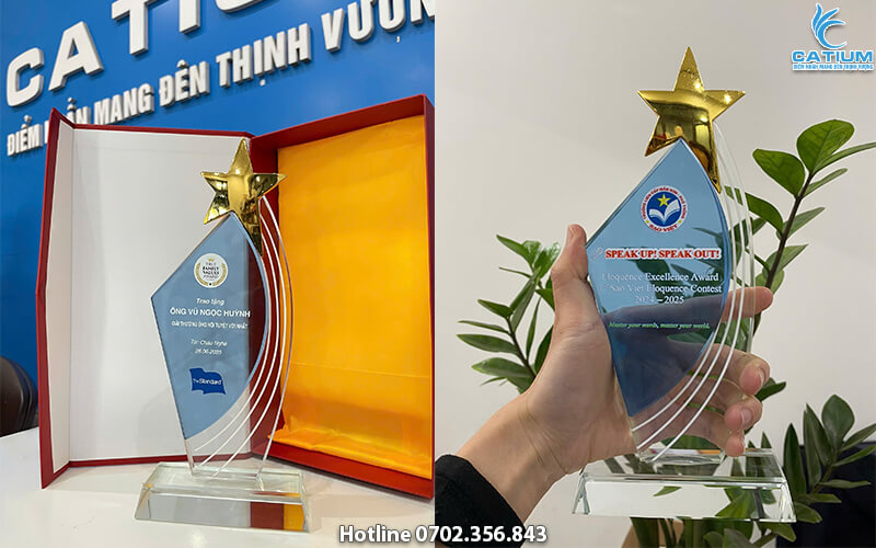 Cúp biểu trưng pha lê cánh buồm ngôi sao