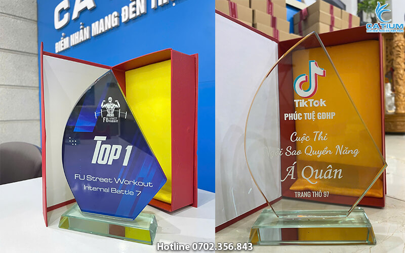 Biểu trưng pha lê cánh buồm