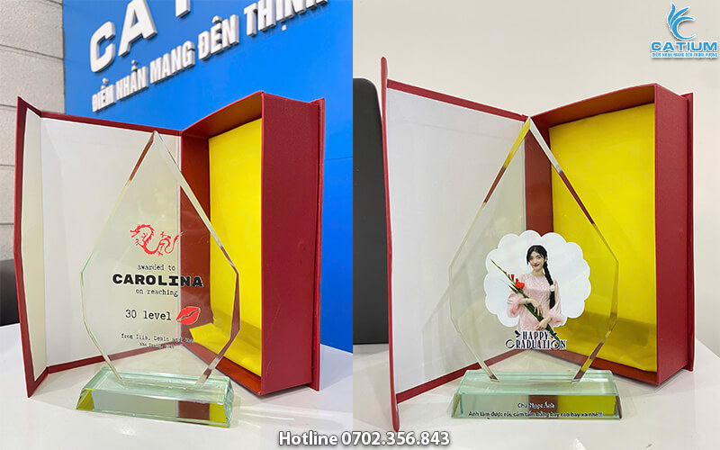 Biểu trưng pha lê đỉnh nhọn