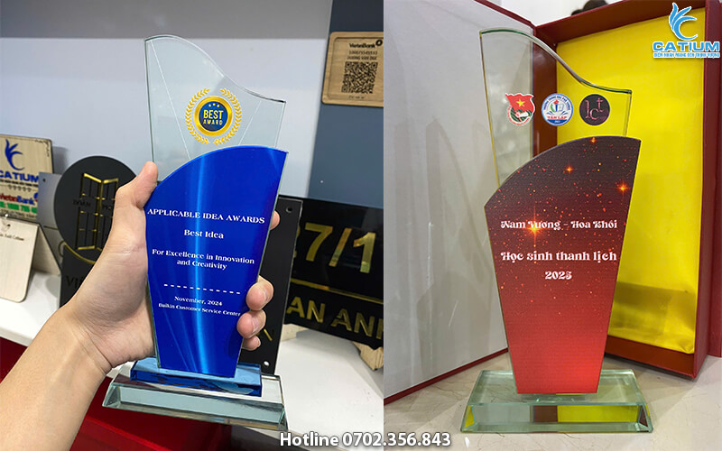 Biểu trưng thủy tinh tứ giác lượn sóng