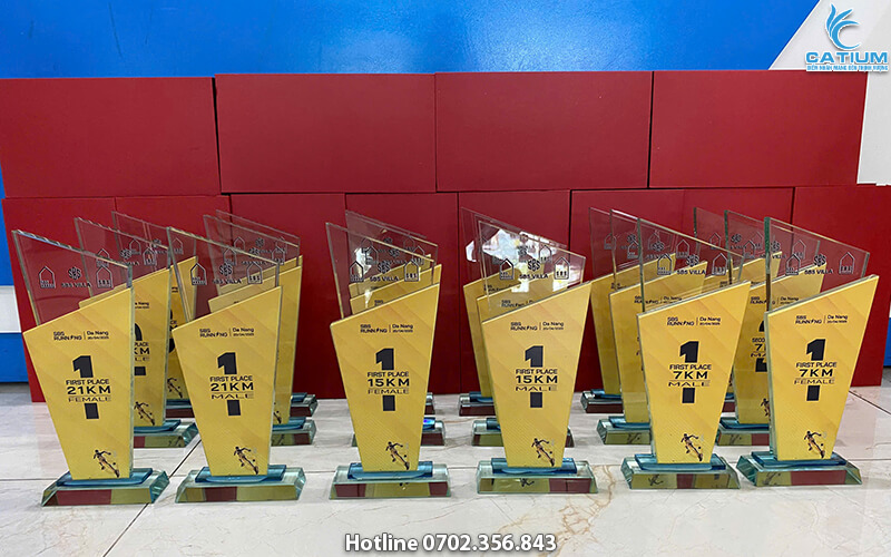 Biểu trưng thủy tinh tứ giác 2 lớp