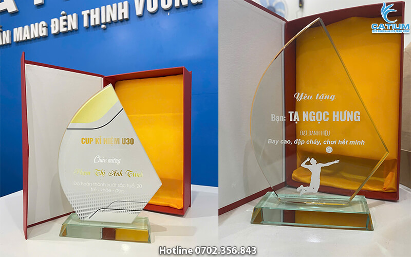 Cúp pha lê cánh buồm