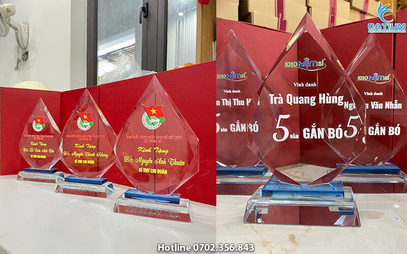 Cúp pha lê ngọn núi