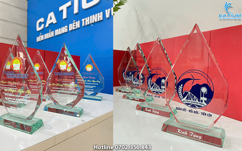 Cúp thủy tinh ngọn núi