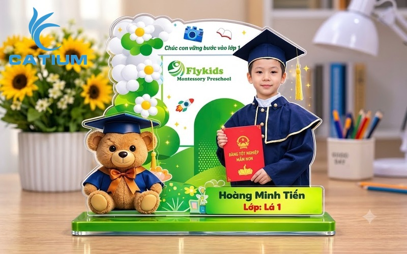 kỷ niệm chương mica tốt nghiệp in hình gấu dành cho học sinh