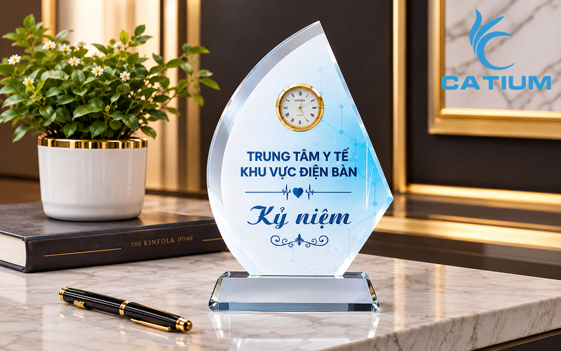 kỷ niệm chương thủy tinh đồng hồ hình cánh buồm