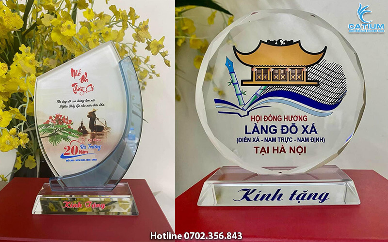 Làm kỷ niệm chương lưu niệm