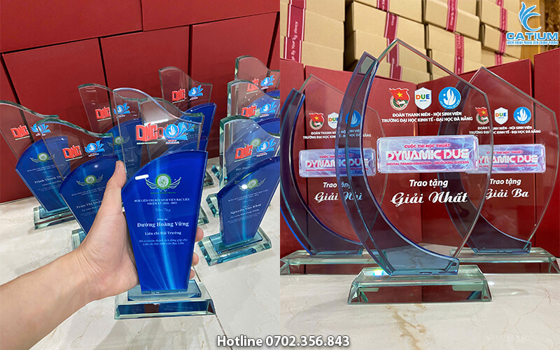 Lựa chọn mẫu kỷ niệm chương phù hợp