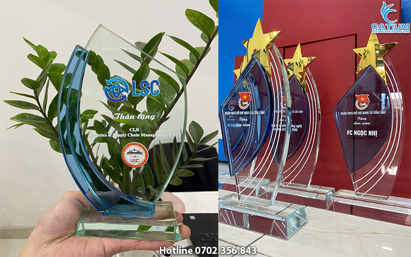 Kỷ niệm chương, biểu trưng thủy tinh sản xuất trực tiếp tại xưởng CATIUM với công nghệ in UV hiện đại