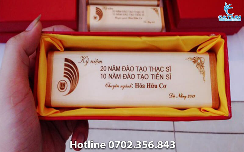 Hộp bút gỗ khắc quà tặng