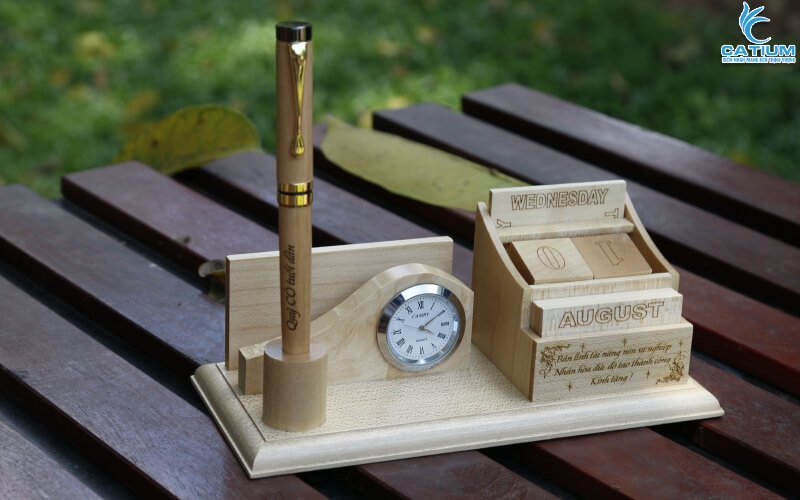 Hộp bút tích hợp đồng hồ cơ mini