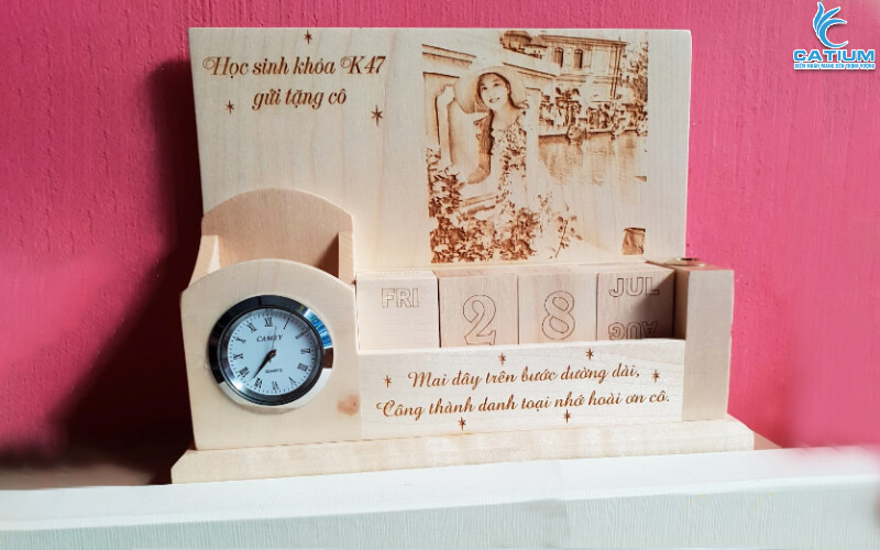 Nhiều công dụng tích hợp trong thiết kế hộp bút để bàn