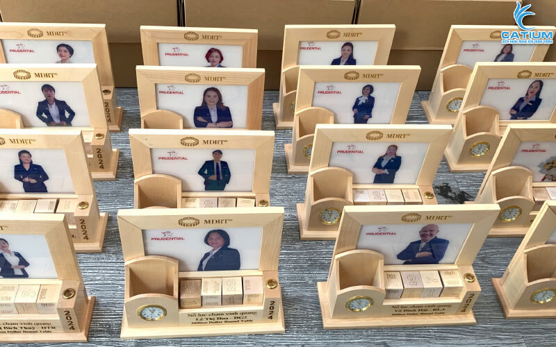 Đặt hộp bút gỗ làm quà tặng tại CATIUM