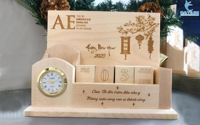 Hộp bút khắc laser tinh xảo trên chất liệu gỗ