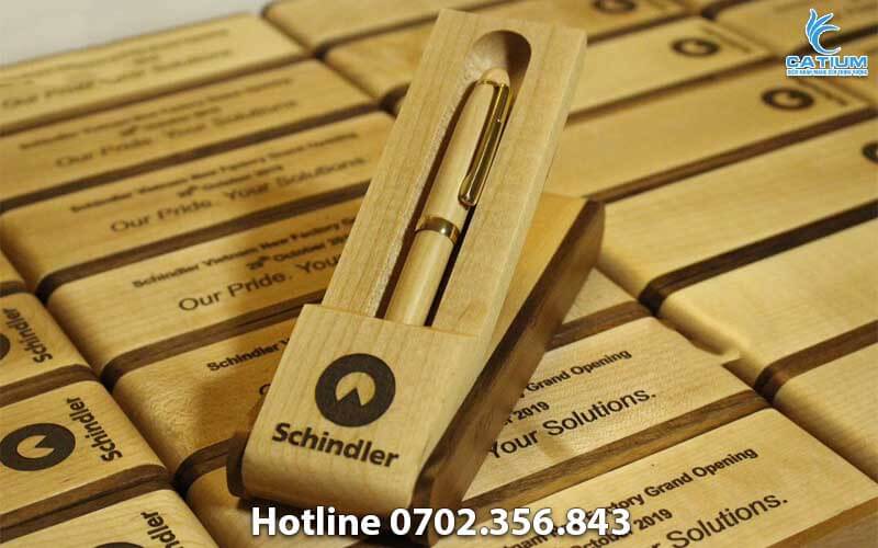 Hộp trưng bày kèm bút gỗ quà tặng
