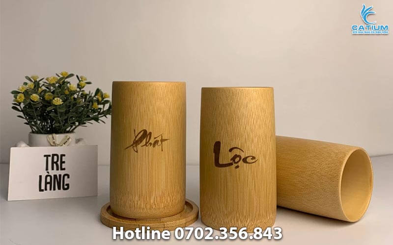 Cốc tre khắc chữ