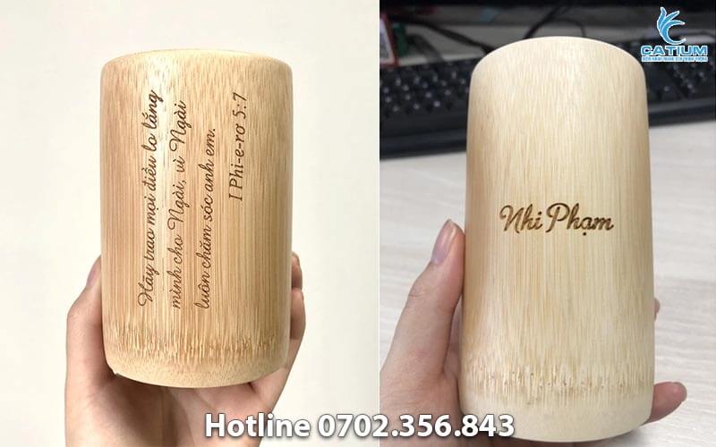 Cốc tre khắc tên