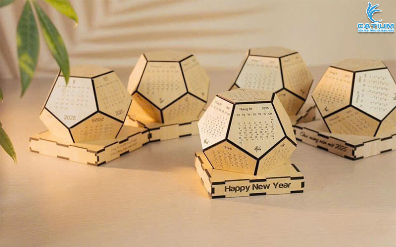 Lịch gỗ vạn niên ngũ giác