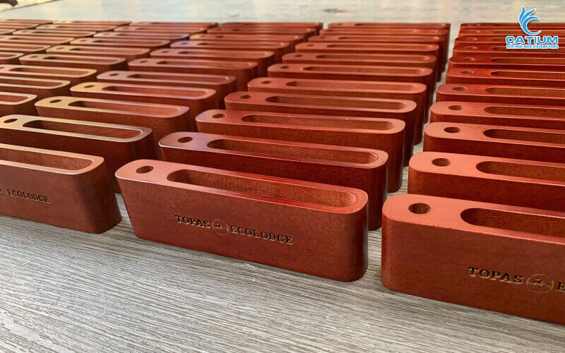 Quà tjặng khay cắ bút và card visit