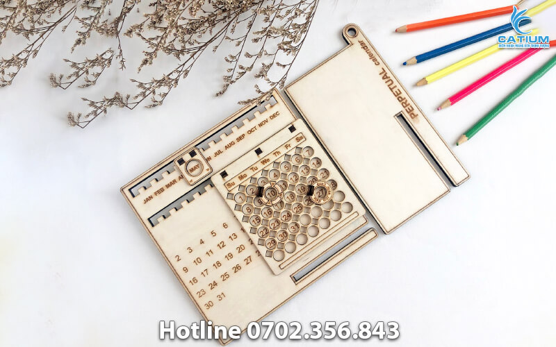 Quà tặng lịch gỗ trượt để bàn