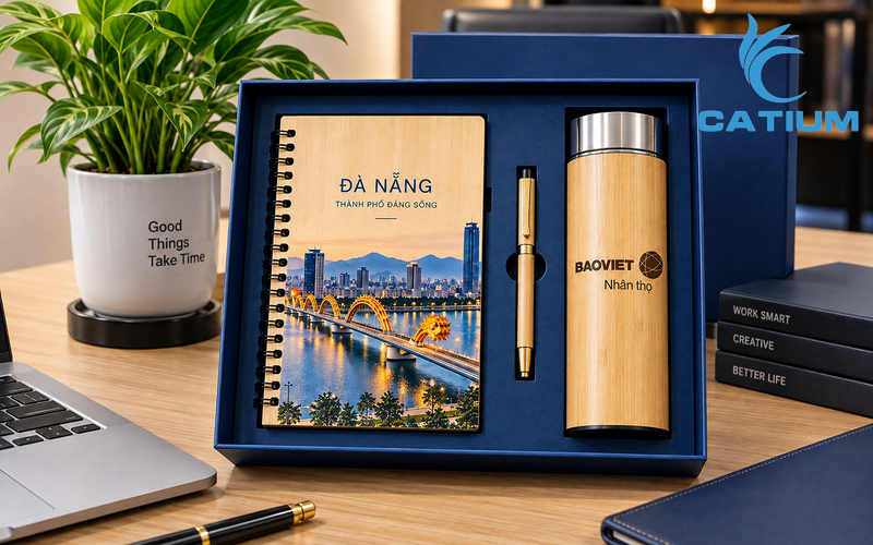 Bộ quà tặng sổ, bút, bình nước in logo hoặc khắc tên theo yêu cầu