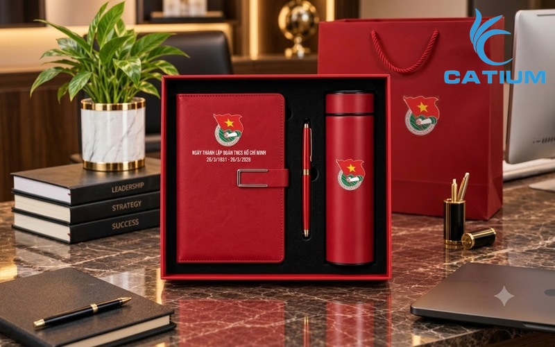 Thiết kế đẹp mắt của set quà tặng sổ da, bút, bình nước