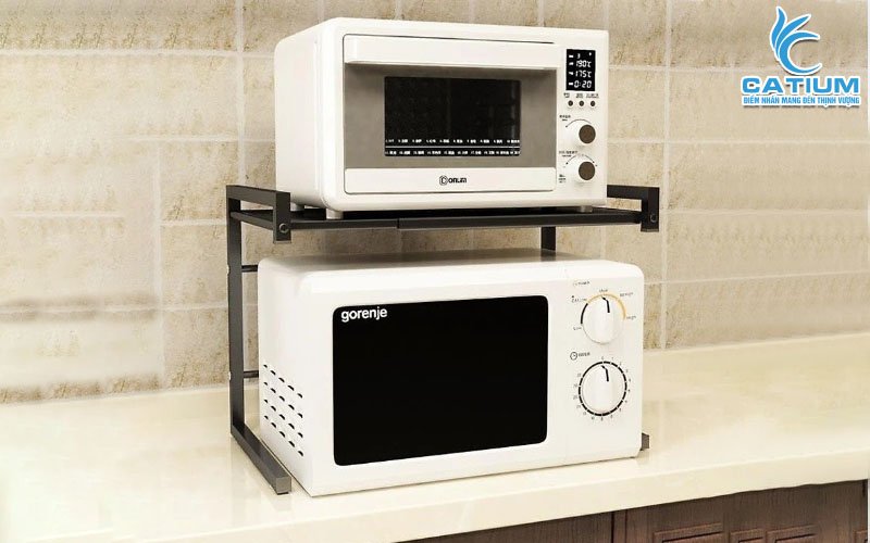 Kệ để lò vi sóng màu đen sang trọng cho nhà bếp