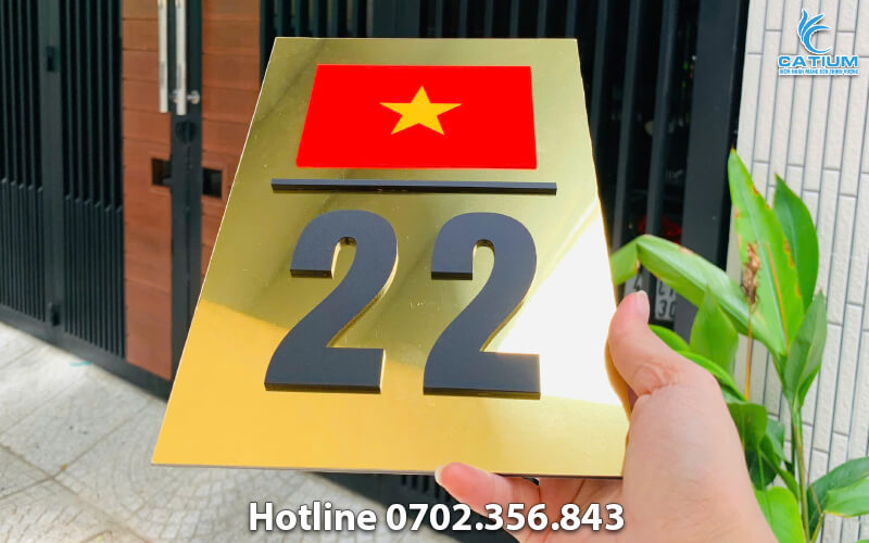 Biển số nhà gắn cờ Việt Nam