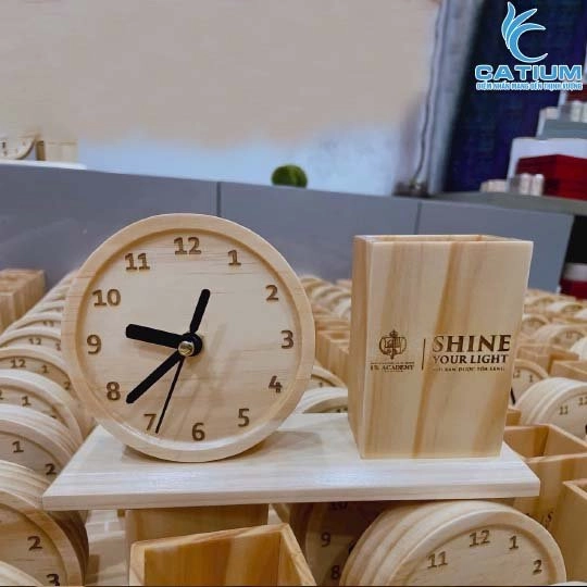 Hộp Bút Để Bàn Kèm Đồng Hồ