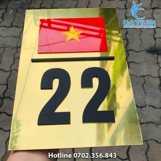 Bảng Số Nhà Gắn Lá Cờ