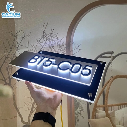 Bảng Số Nhà Mica Đen Alu Xước Có Đèn