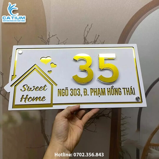 Bảng số Nhà Mica Trắng Gương Vàng