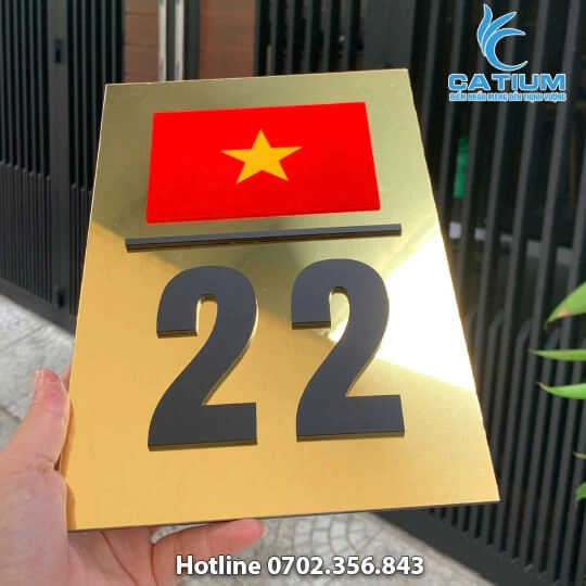 Bảng Số Nhà Gắn Lá Cờ