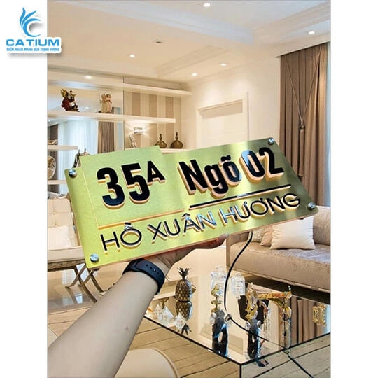 Bảng Số Nhà Nền Alu Vàng Xước