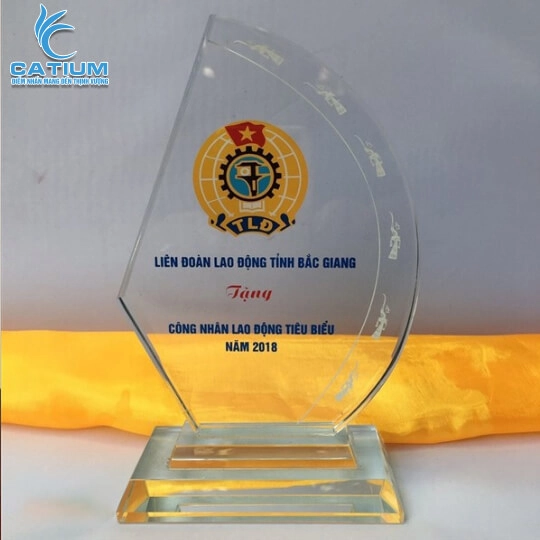 Biểu Trưng Thủy Tinh Cánh Buồm