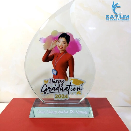 Kỷ Niệm Chương Thủy Tinh Hình Giọt Nước