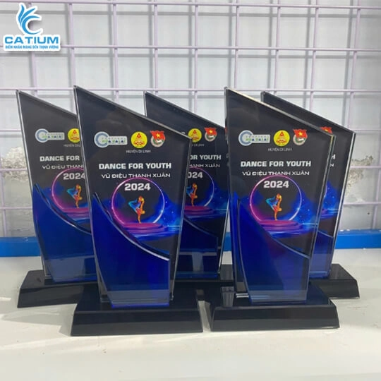 Kỷ Niệm Chương Pha Lê Tứ Giác