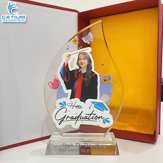 Kỷ Niệm Chương Pha Lê Hình Giọt Nước