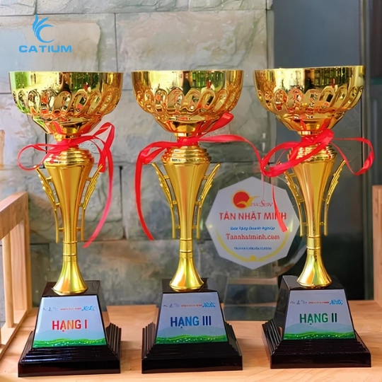 Cúp kim loại mạ vàng
