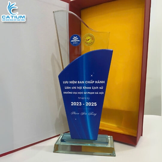 Biểu Trưng Pha Lê Tứ Giác Lượn Sóng