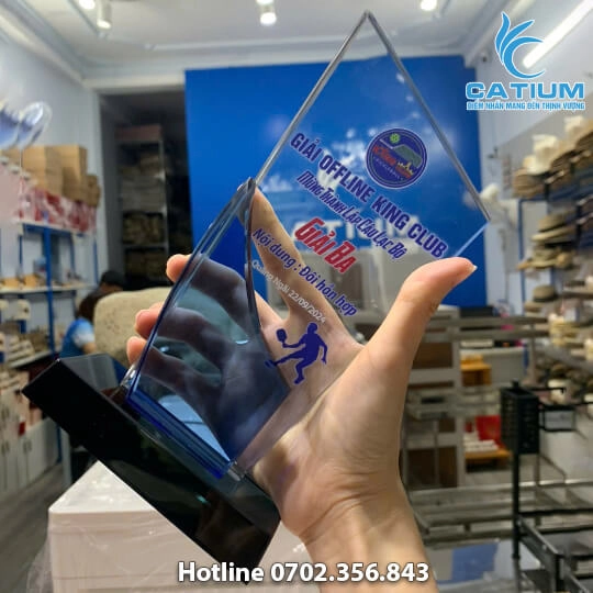 Kỷ Niệm Chương Pha Lê Tứ Giác