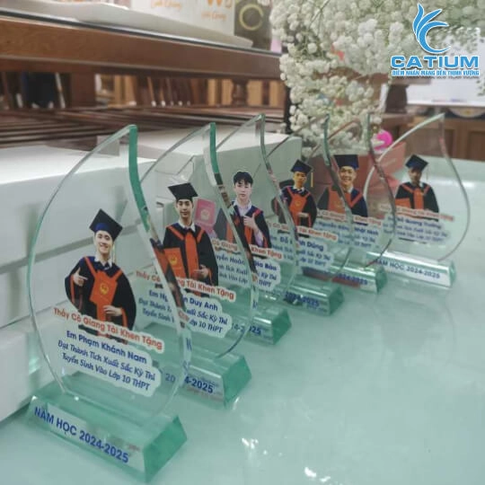 Kỷ Niệm Chương Thủy Tinh Hình Giọt Nước