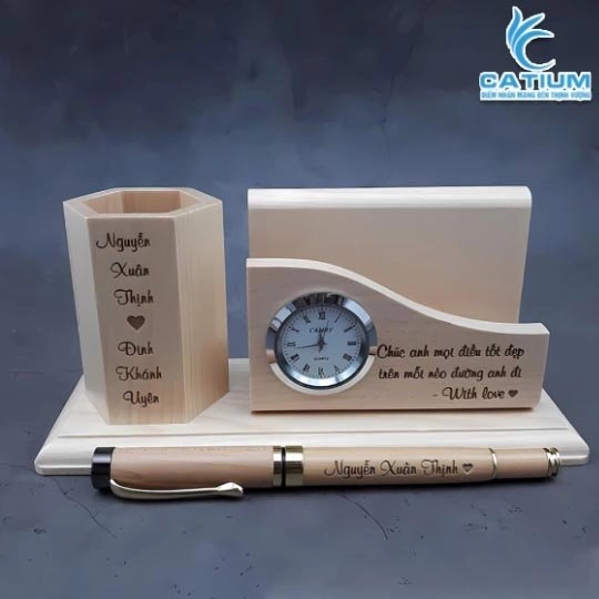 Lọ Bút Gỗ Khắc Tên Để Bàn