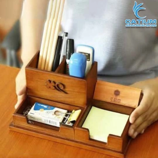 Khay Đựng Bút Bằng Gỗ Khắc Logo