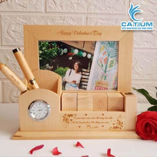 Hộp Bút Gỗ Kèm Khung Ảnh