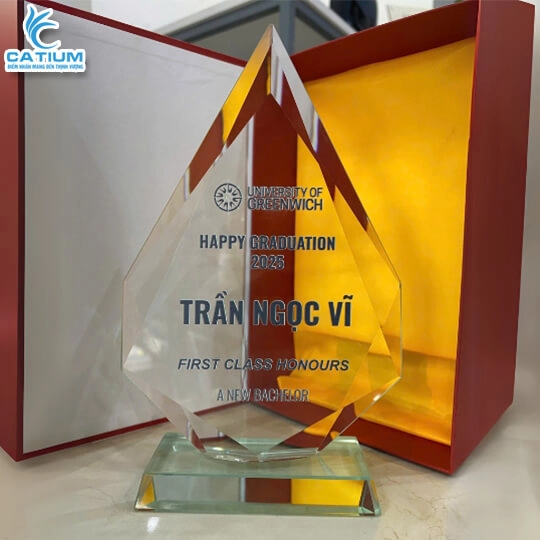 Kỷ Niệm Chương Nhọn Vát Cạnh