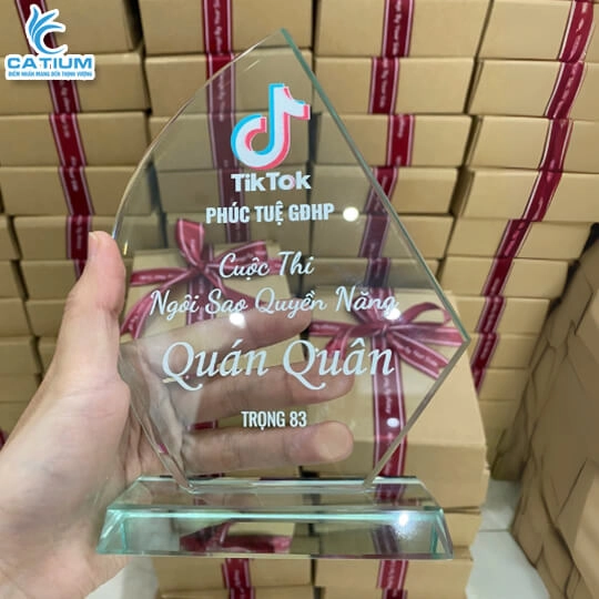 Biểu Trưng Thủy Tinh Cánh Buồm